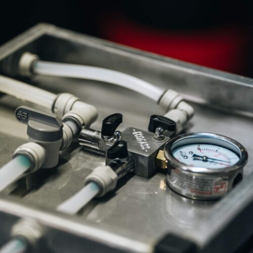 Quick couplers and pressure gauge of an ECOFASS filling head